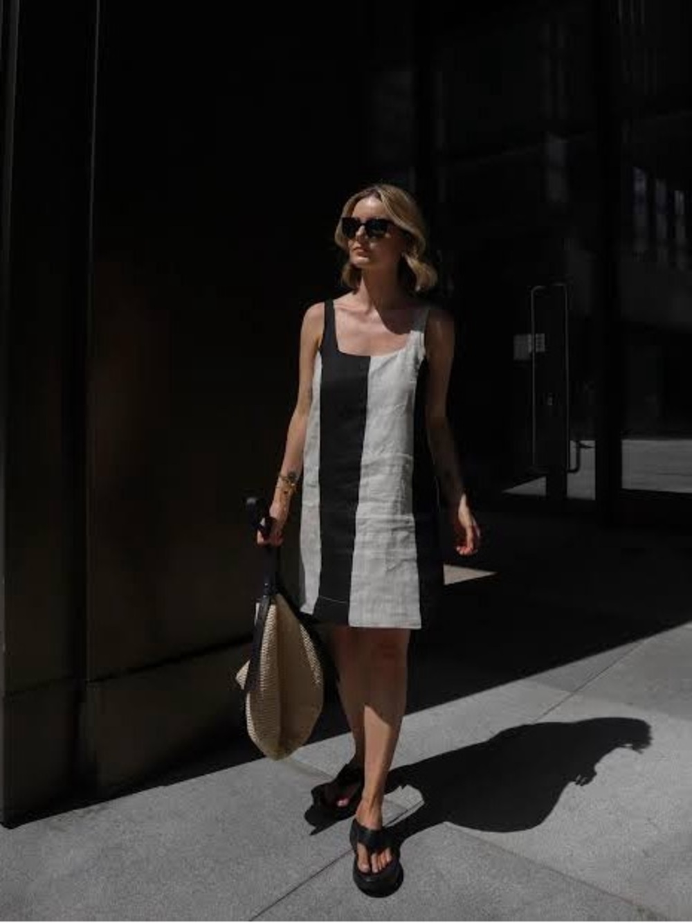 DISSH Black & Cream Vertical Colorblock Sleeveless Shift Dress